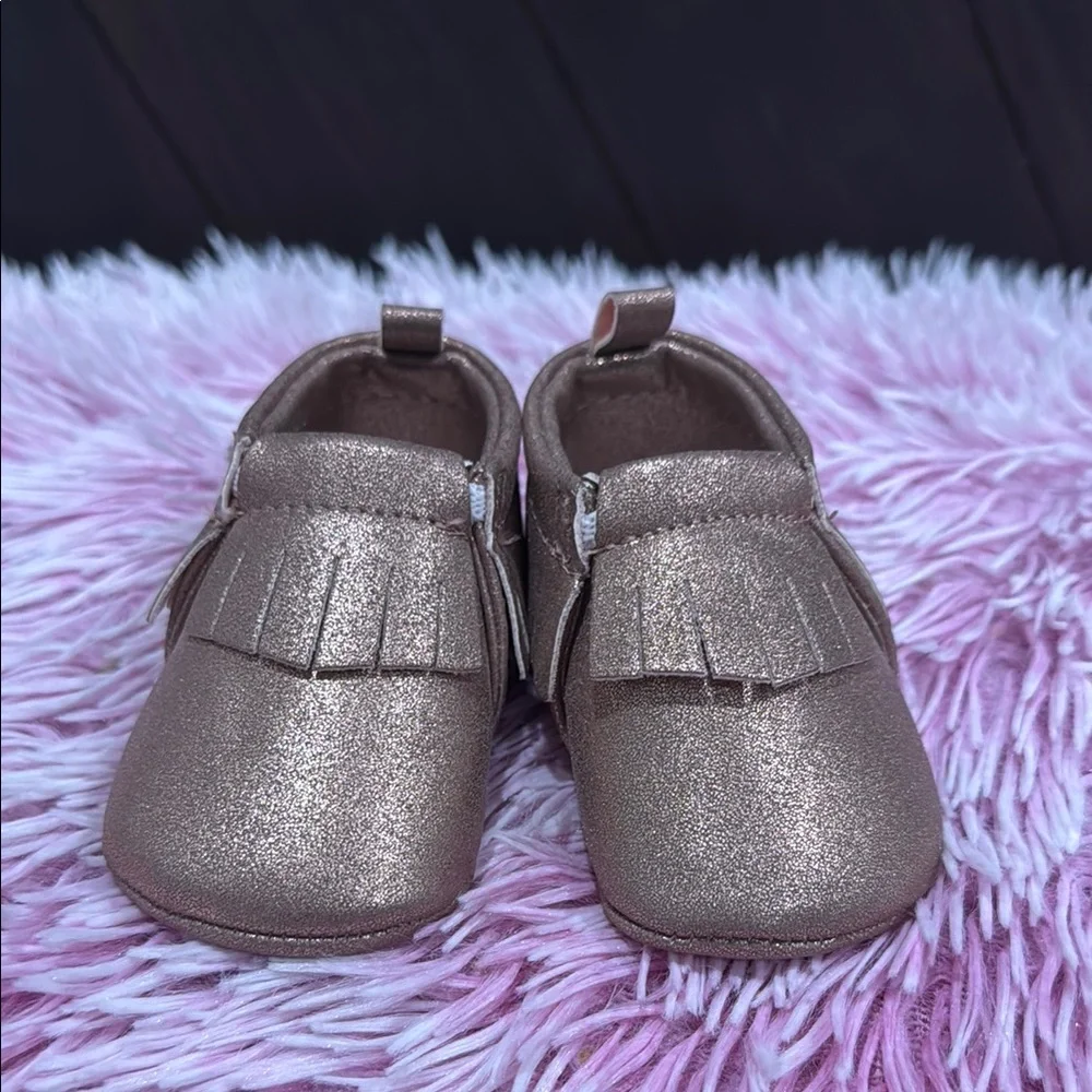 🚨2/$10🚨Gold and Pink Kids Moccasins